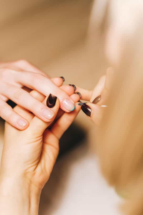 指尖與眼神的經濟學：美甲美睫品牌的留客藝術